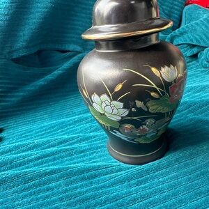 Elegant Black Floral Vase